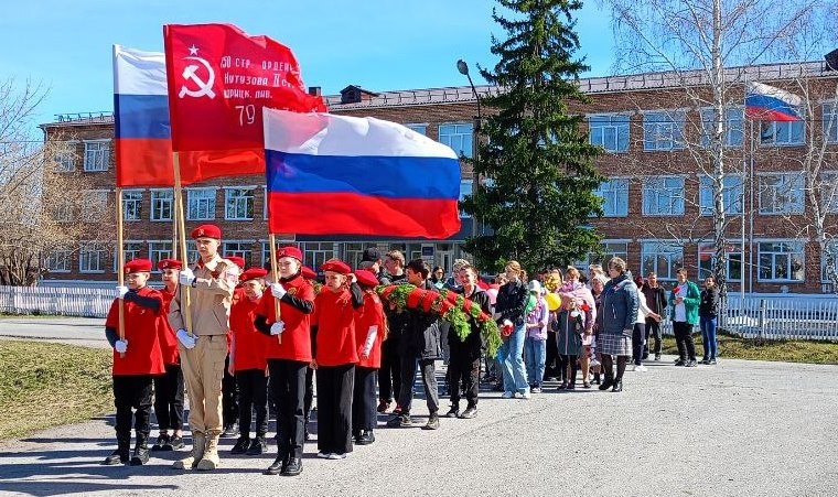 Торжественный Митинг «Мы помним, мы гордимся» у Памятника воинам-землякам п. Причулымский..