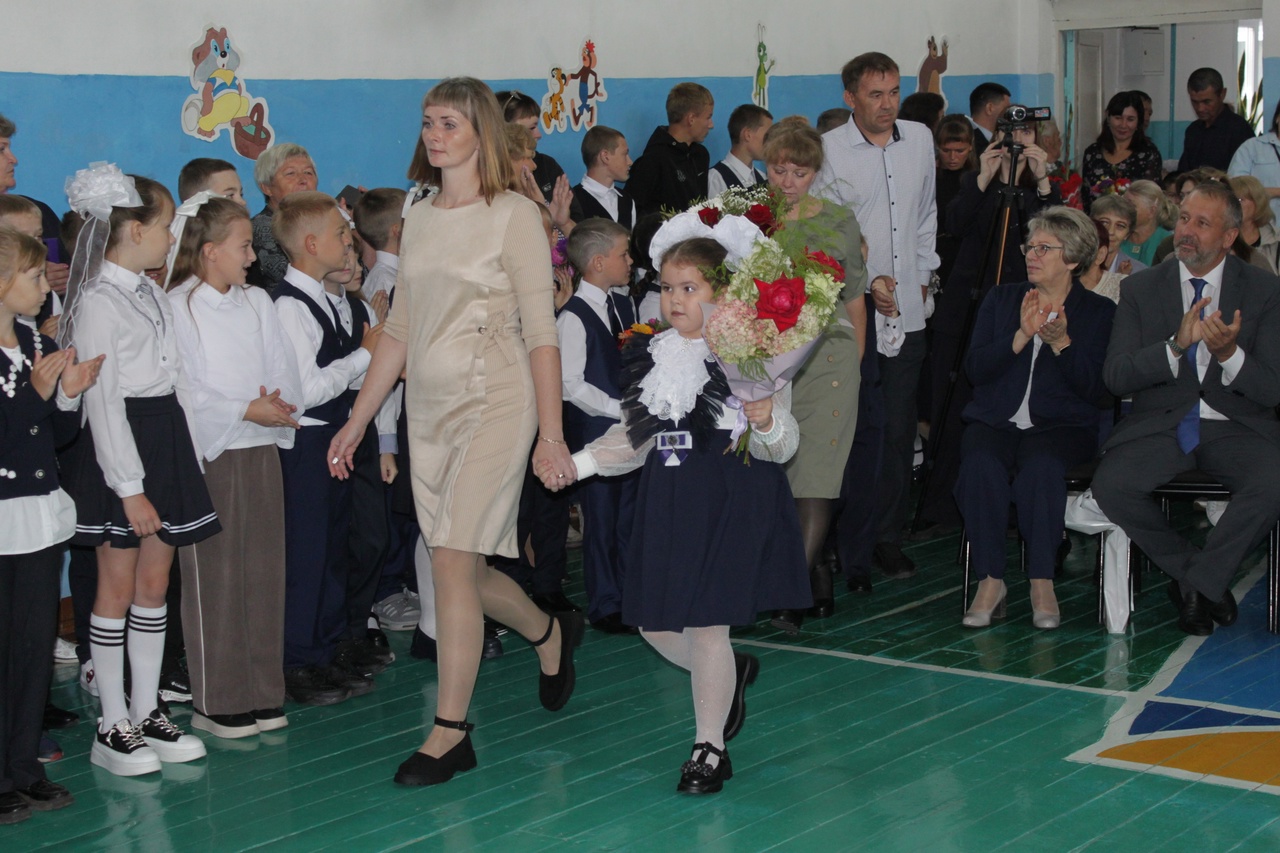 2 сентября в нашей школе прошла торжественная линейка, посвященная Дню знаний..